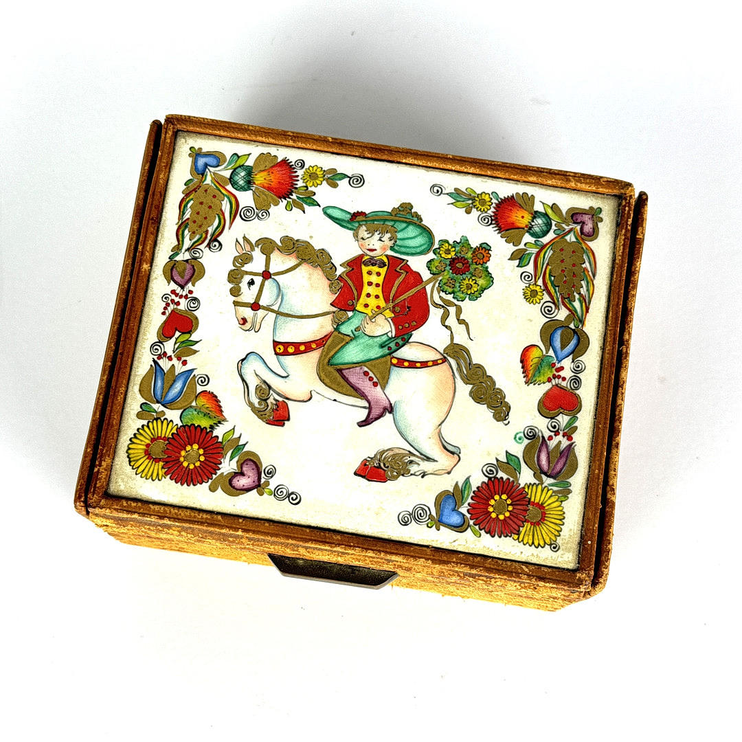 HÅNDMALET PORCELÆN & TRÆKASSE.