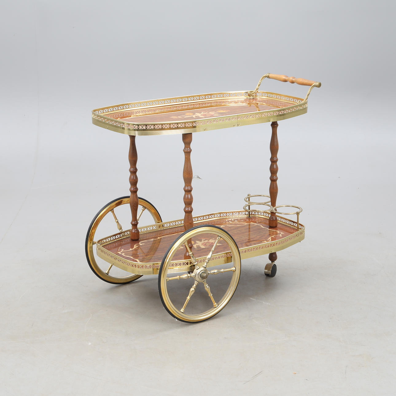 BAR/SERVERINGSVAGN, på hjul.