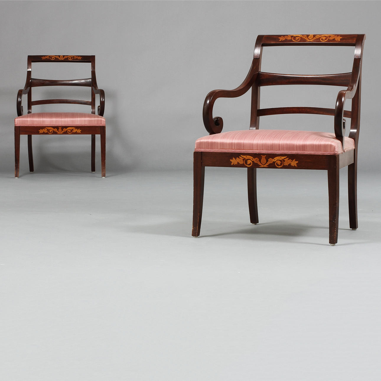 KARMSTOLAR, ett par, empire-stil, 1900-talets början.