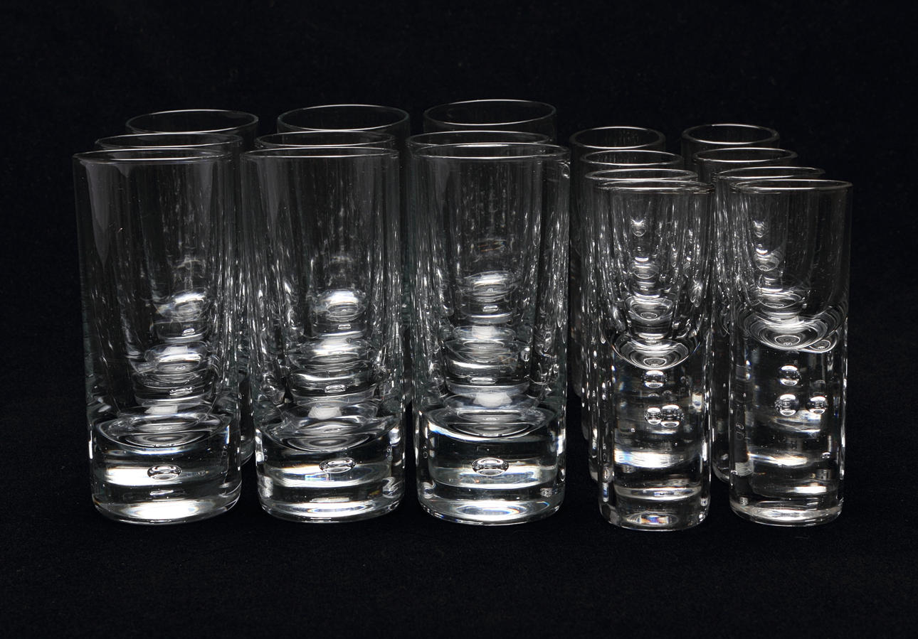 GLASSERVISDELAR, 17 delar, "Pippi" Walter R. Hickman, Kosta, 1900-tal.