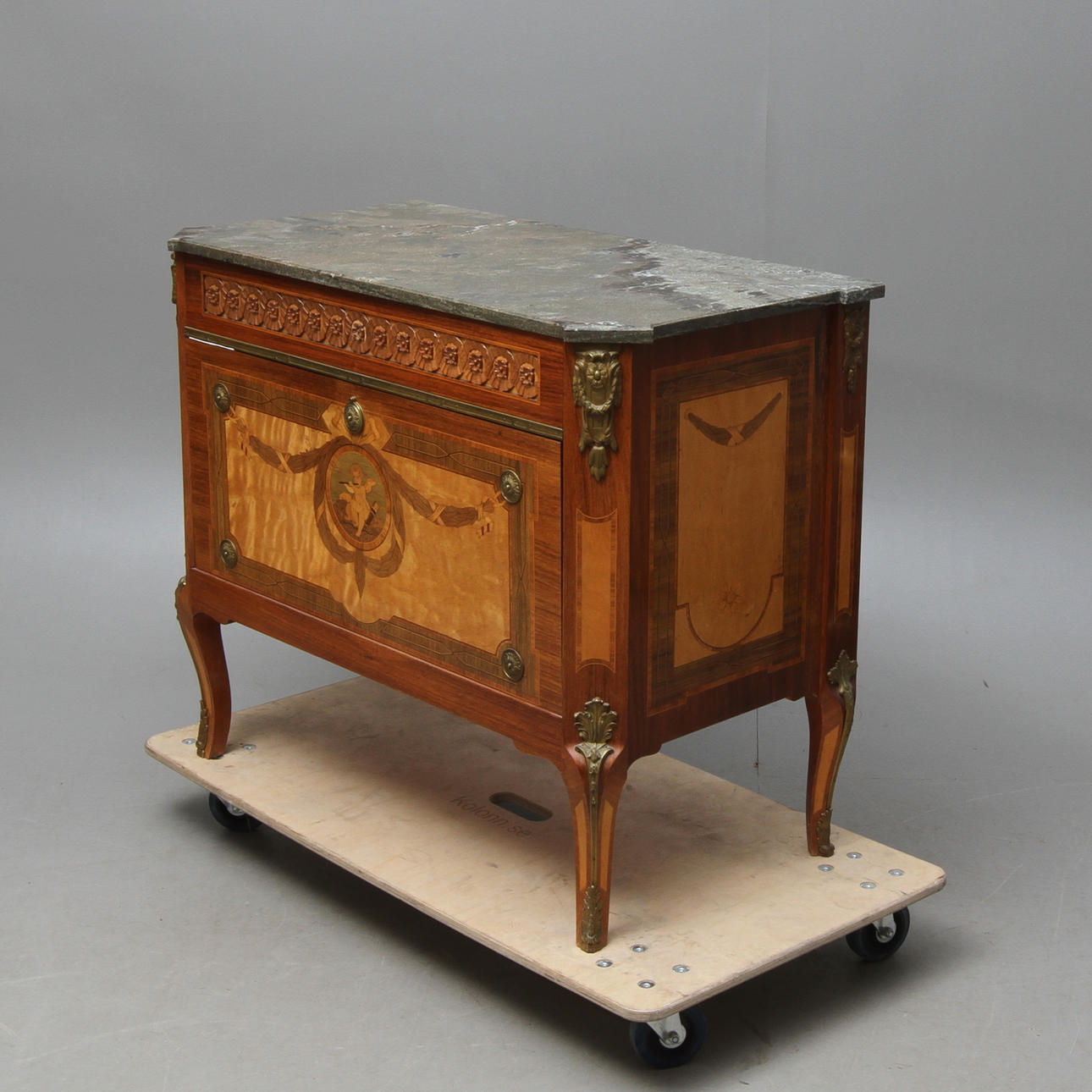 BYRÅ, med stenskiva, gustaviansk stil, 1900-tal.