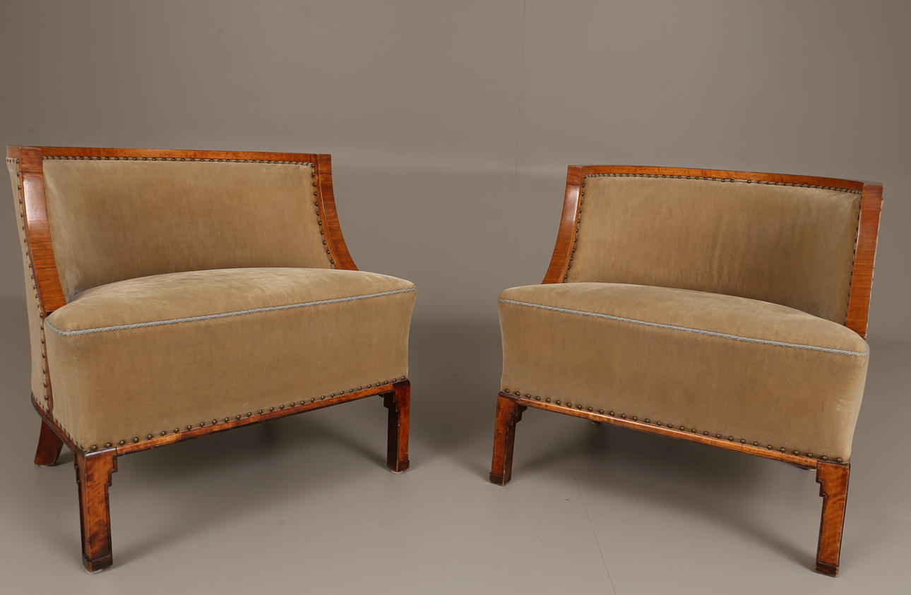 FÅTÖLJER, ett par, valnöt och björk, 1930-tal.