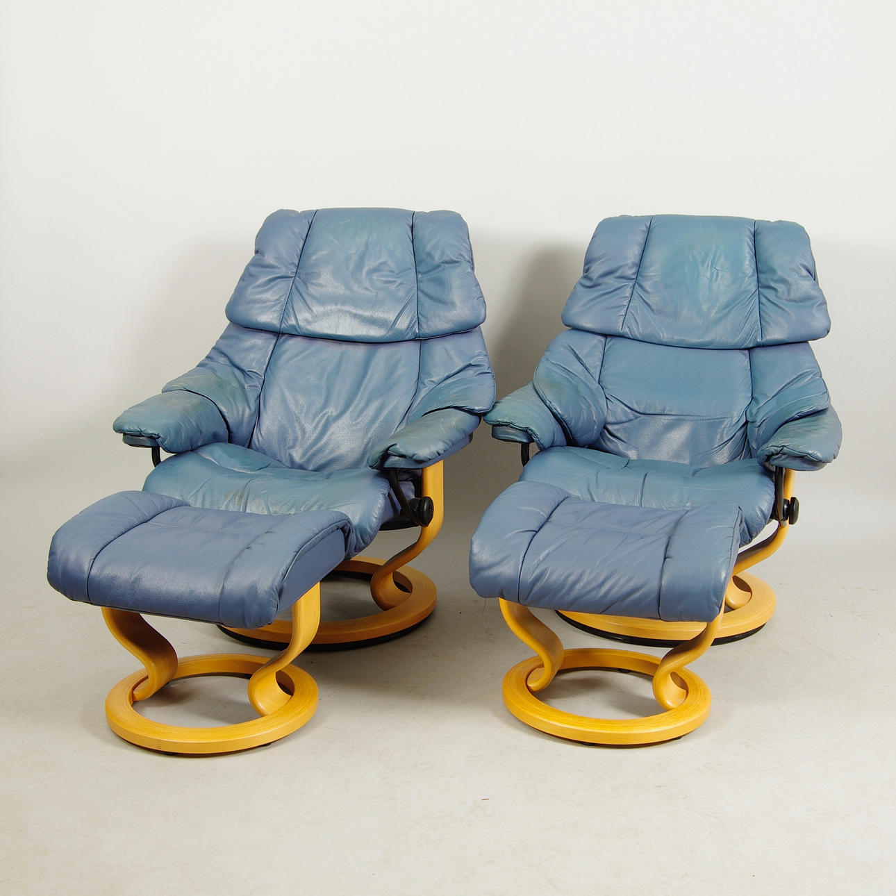 FÅTÖLJER, 1 par med pallar, "Stressless", Ekornes.