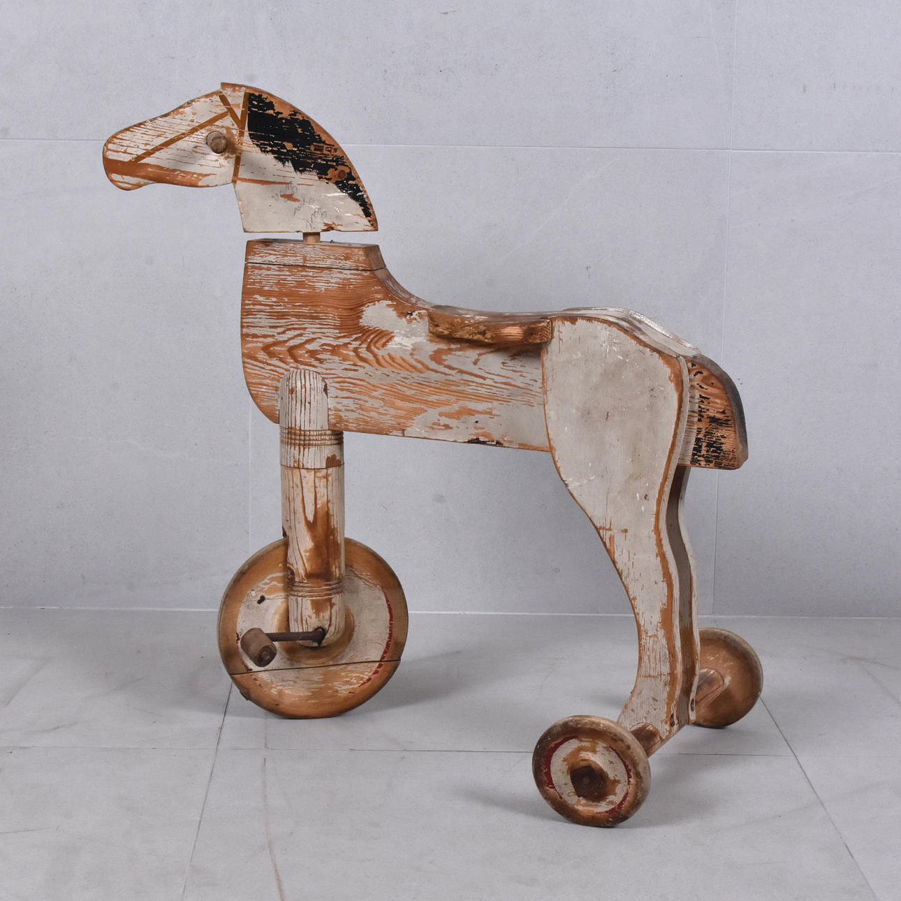 LEKSAKSHÄST, bemålat trä, 1920/30-tal.