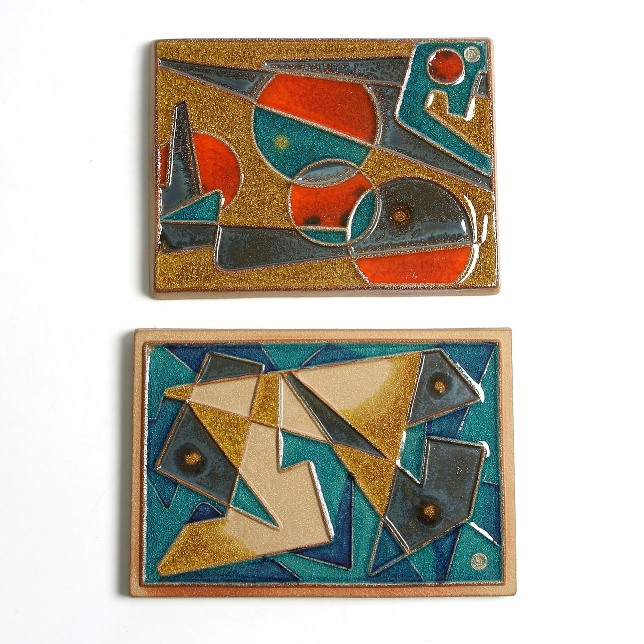 VÄGGRELIEFER, 2 st, keramik. signerade LE. Söholm/Stentøj, Danmark.1900-talets mitt.