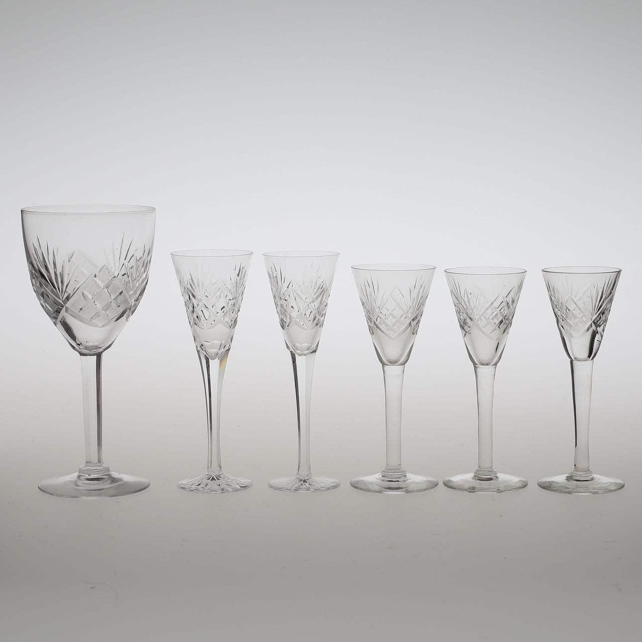 VINGLAS, 7 st samt SNAPSGLAS, 5 st, Helgaslipning, 1900-tal.