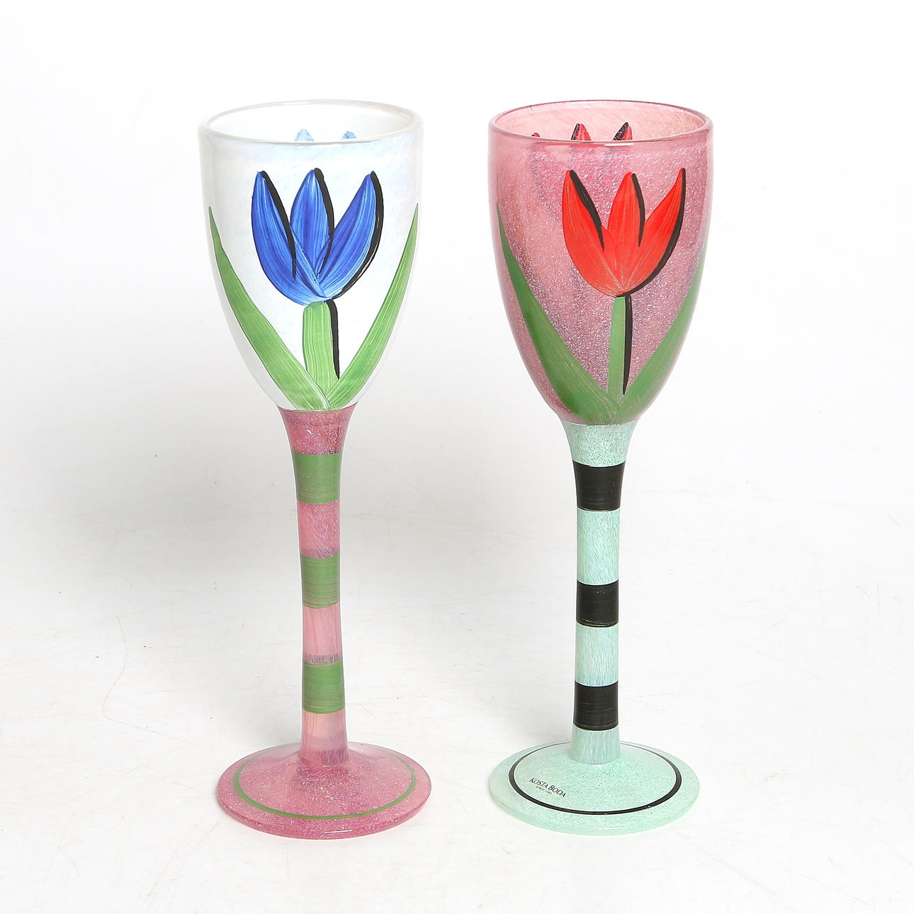 VINGLAS / POKALER, ett par, Ulrica Hydman-Vallien, signerade, Kosta Boda. 1900-talets andra hälft.