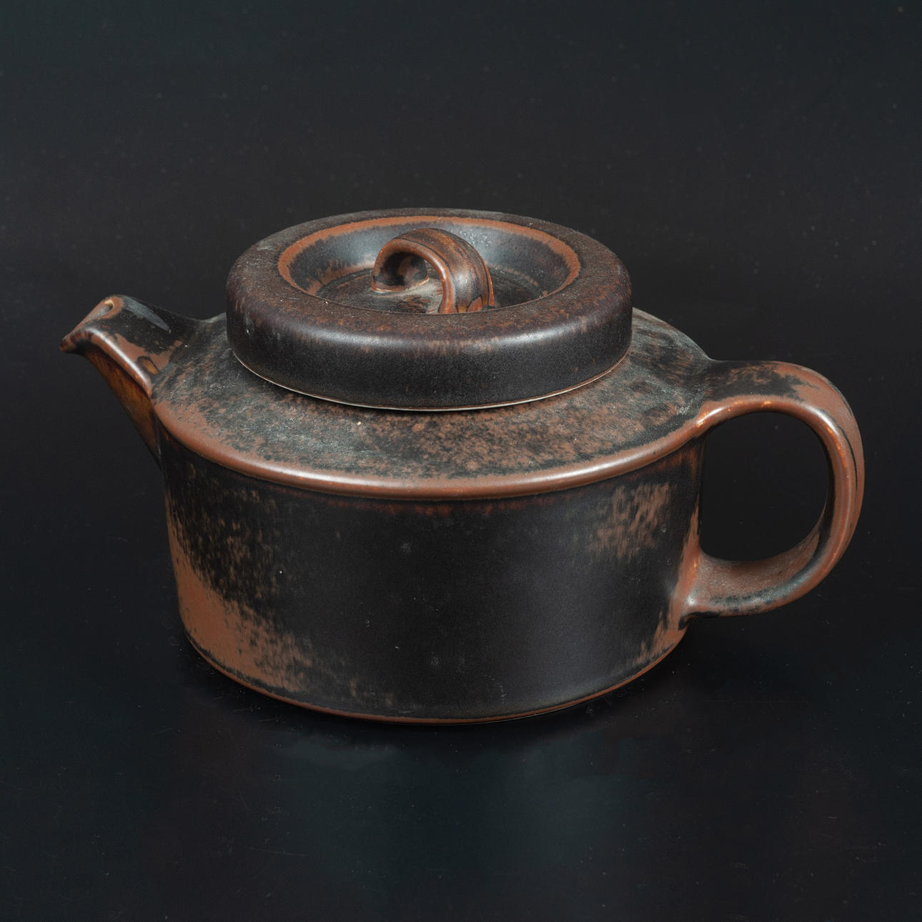 ULLA PROCOPÉ. Teapot “Ruska”, Arabia, stoneware.