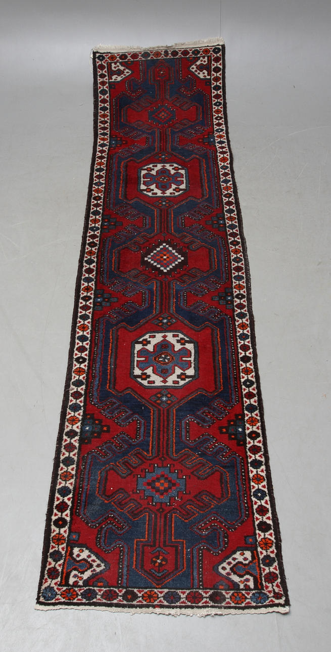 GALLERIMATTA, orientalisk, ca 296 x 75 cm.
