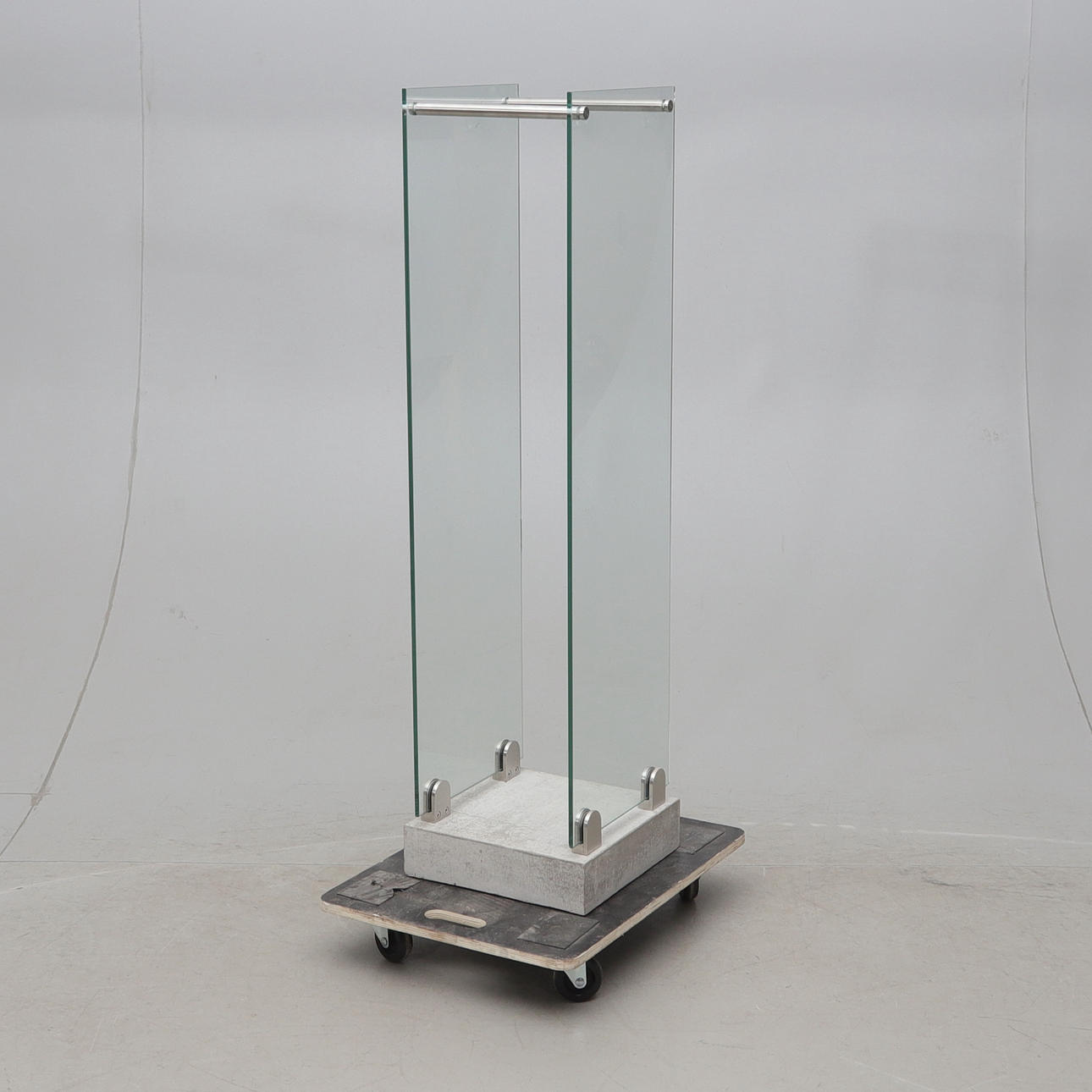 VEDSTÄLL, glas och betong, samtida.