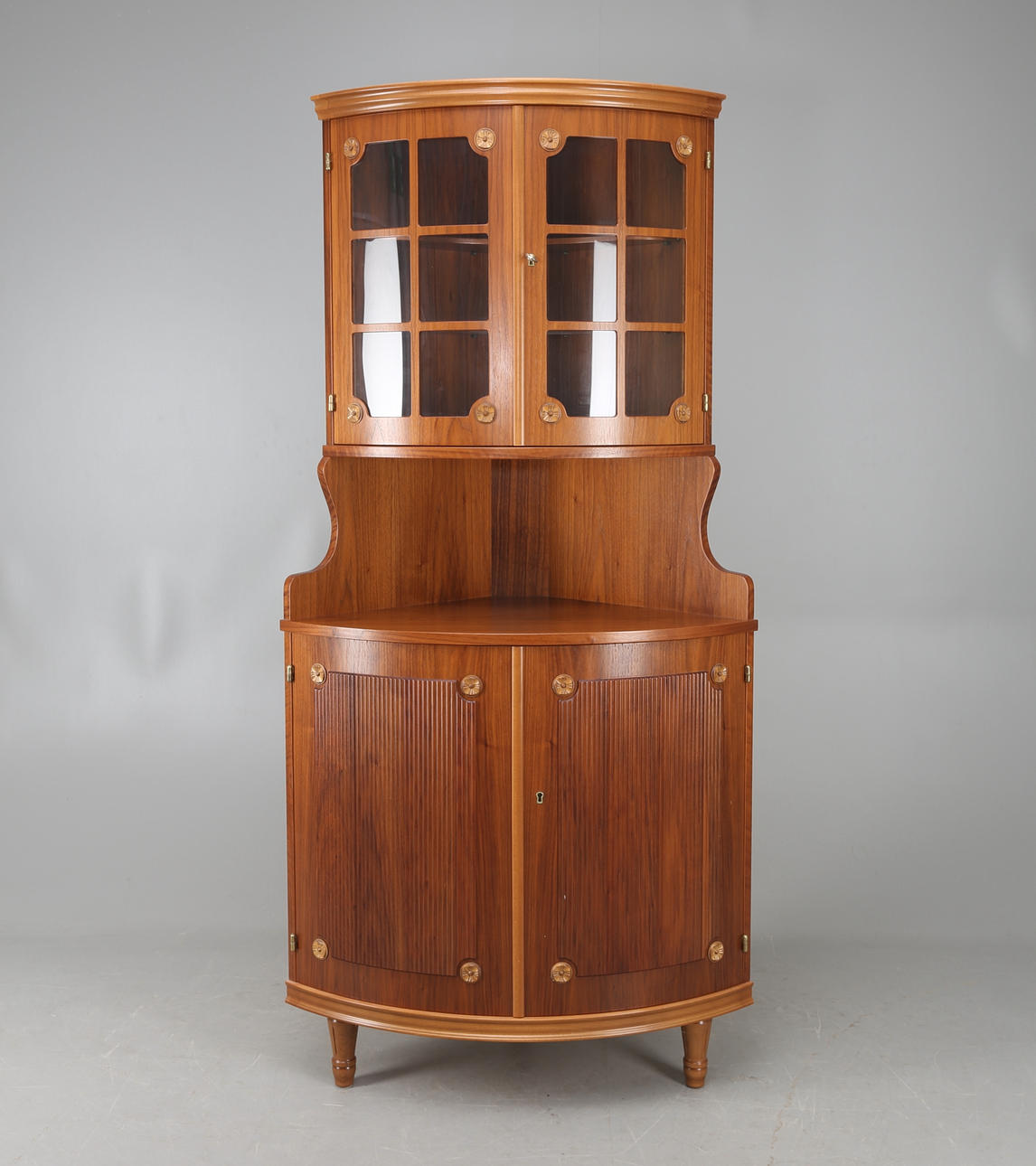 HÖRNSKÅP, gustaviansk stil, 1900-talets senare hälft.