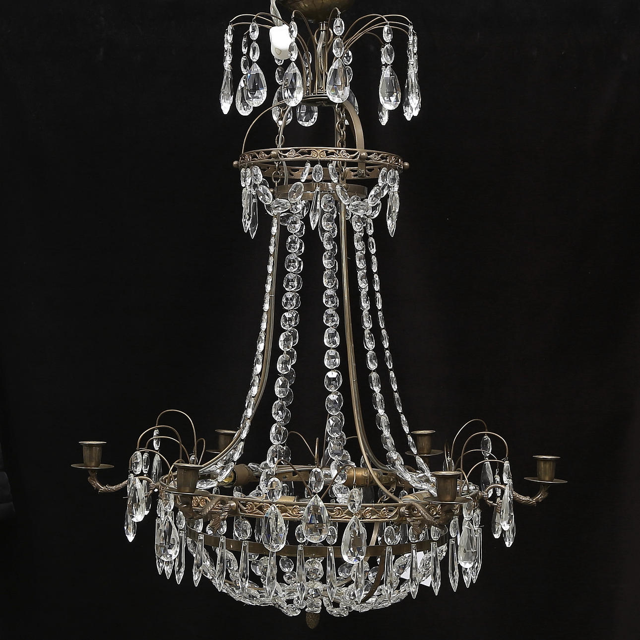 LJUSKRONA, empirestil, 1900-talets första hälft. Total höjd exklusive kedja ca. 72 cm.