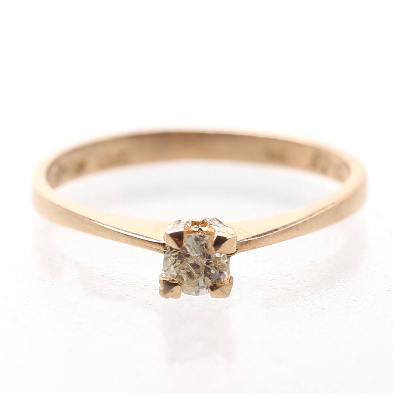 RING, 18K guld, med briljant 0,15 ct, Värde Ringen AB, Stockholm, 1993-1995, vikt 1,80 gram.