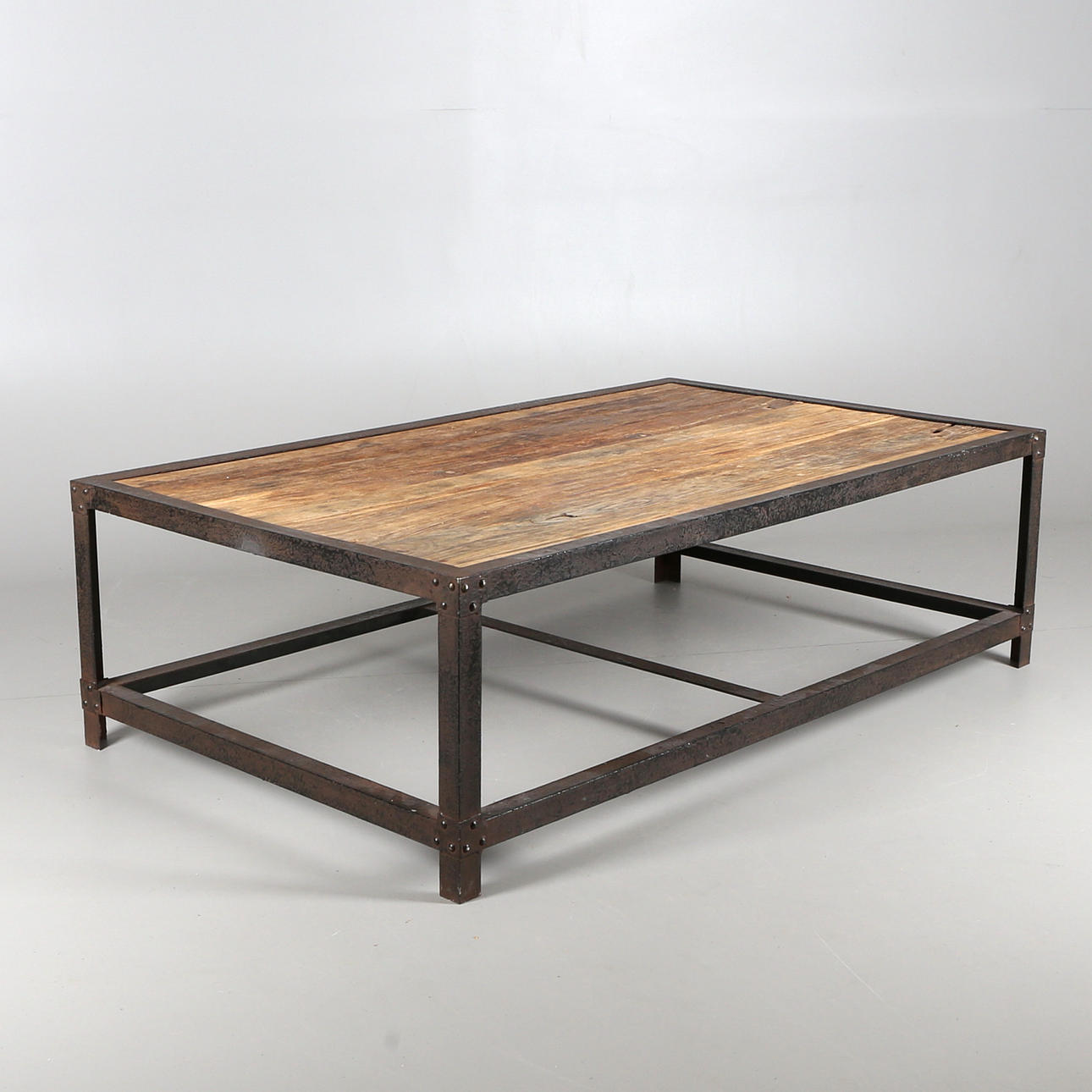 SOFFBORD, industrimodell, modern tillverkning, trä/järn.