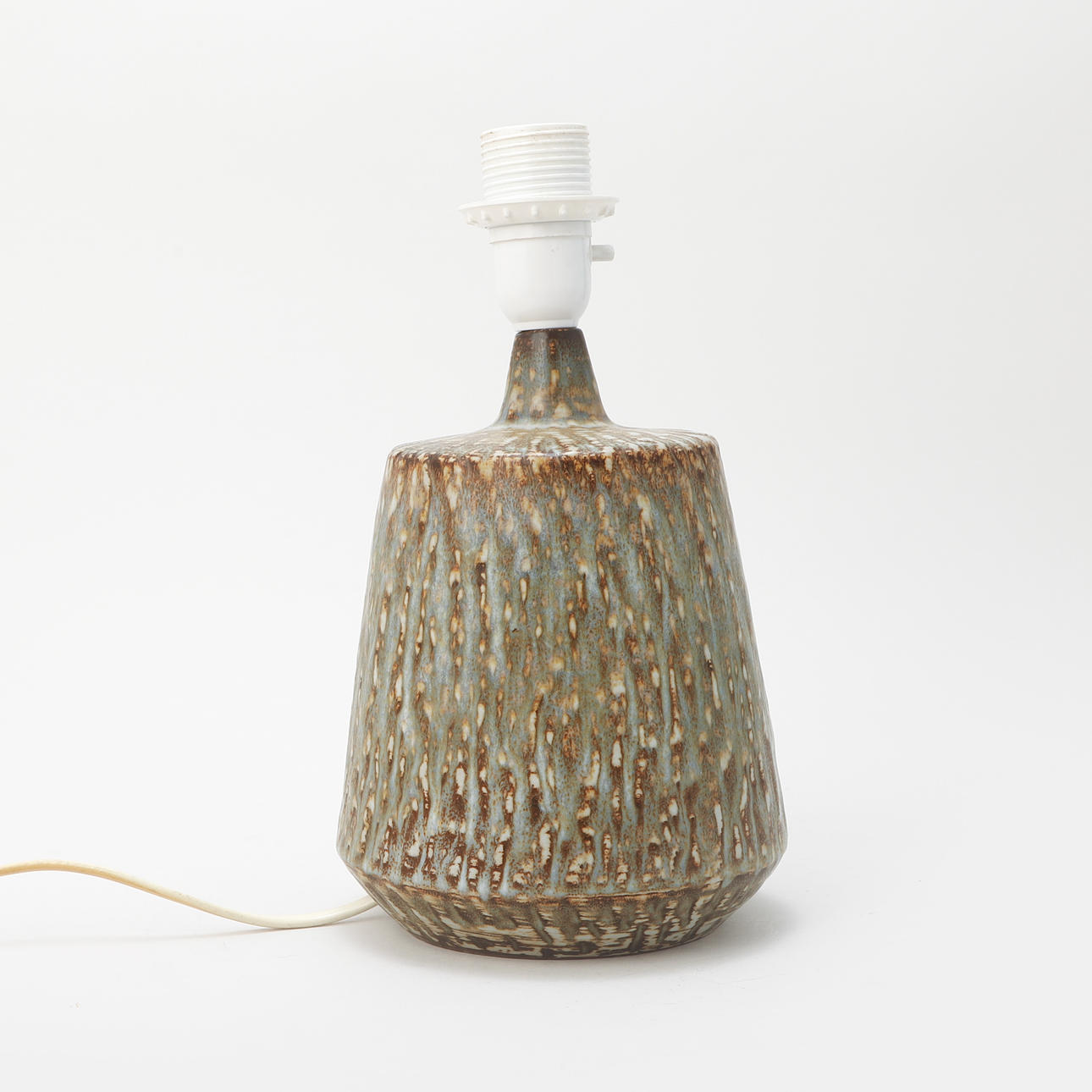 GUNNAR NYLUND. Bordslampa, "Rubus", stengods, Rörstrand.