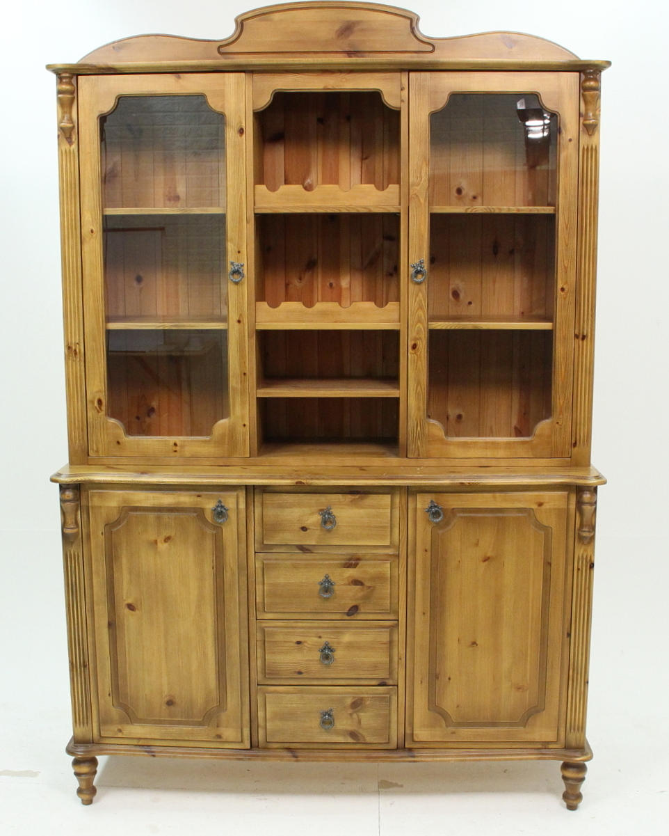 VITRINSKÅP, lutad furu.