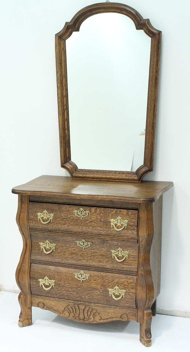 BYRÅ, med spegel, ekfanér.