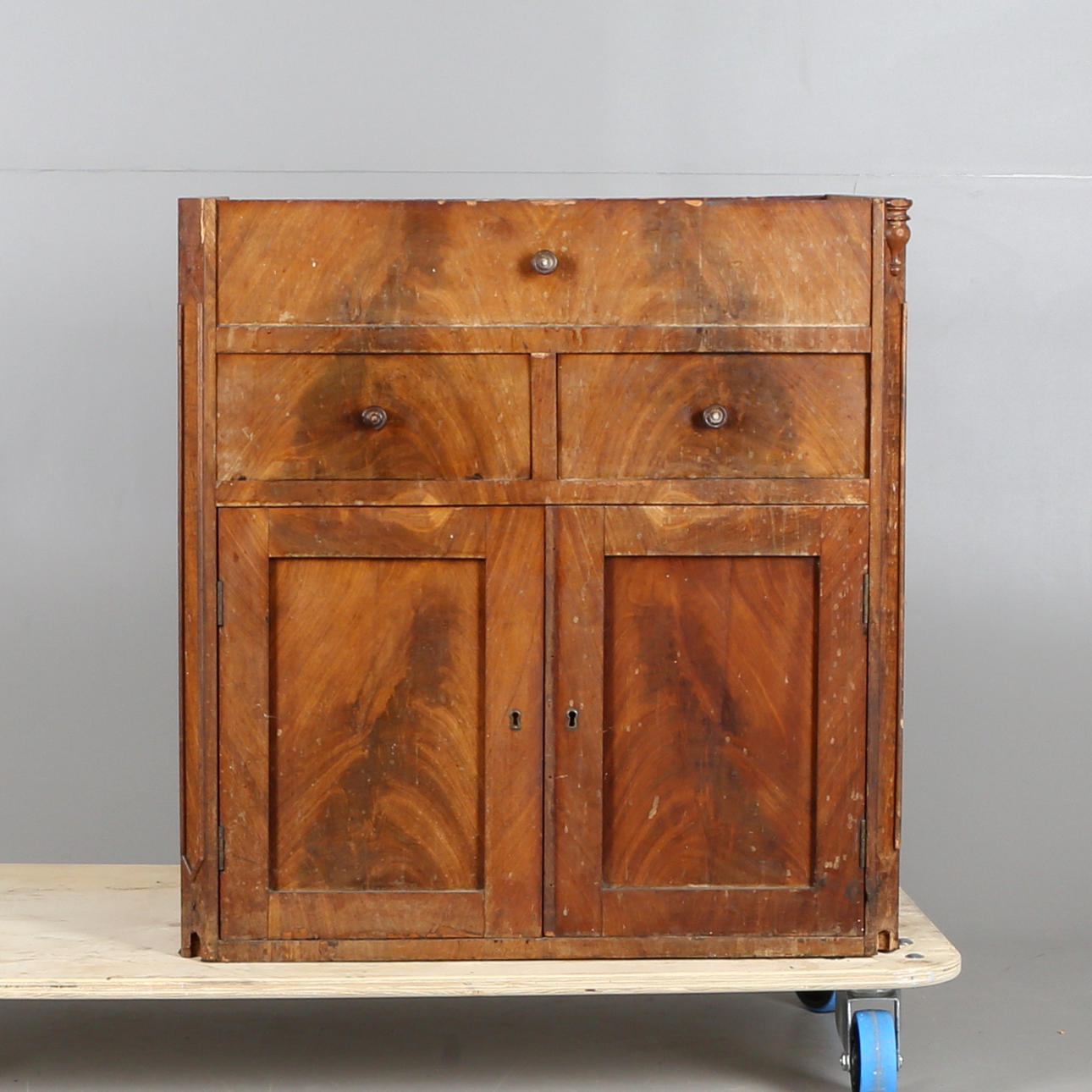 TVÄTTSKÅP, trä, 1800-tal.