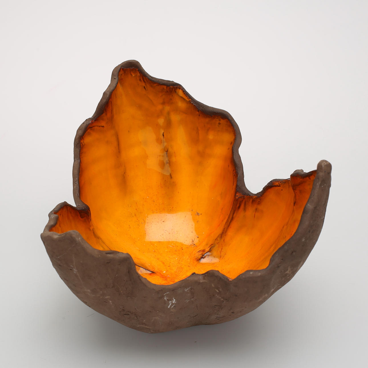 HYONSUN RHEE. SKÅL, glaserad lergods, signerad.