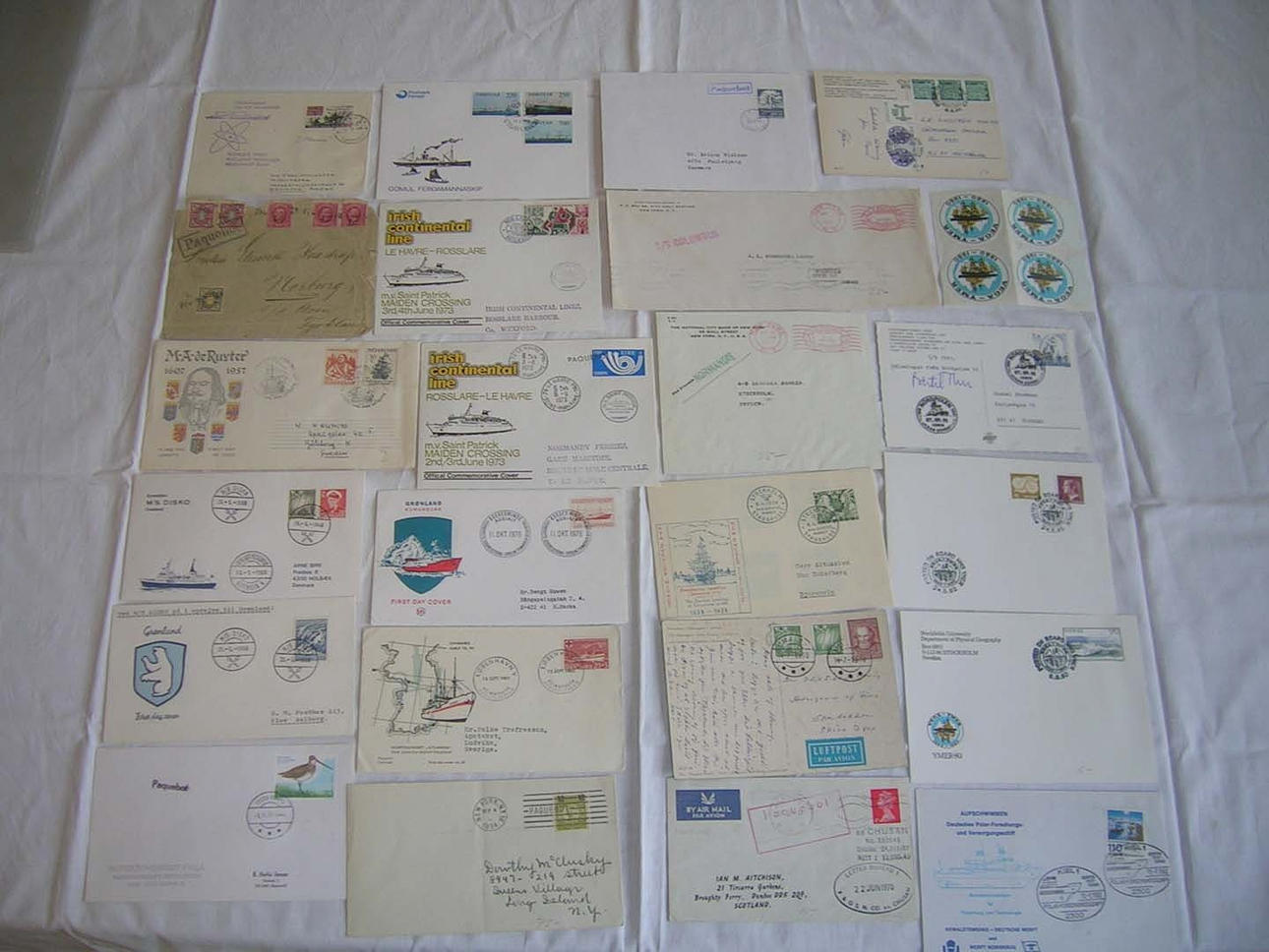 VYKORT FARTYG. Vykort, helsaker, frimärken med nautiska motiv.