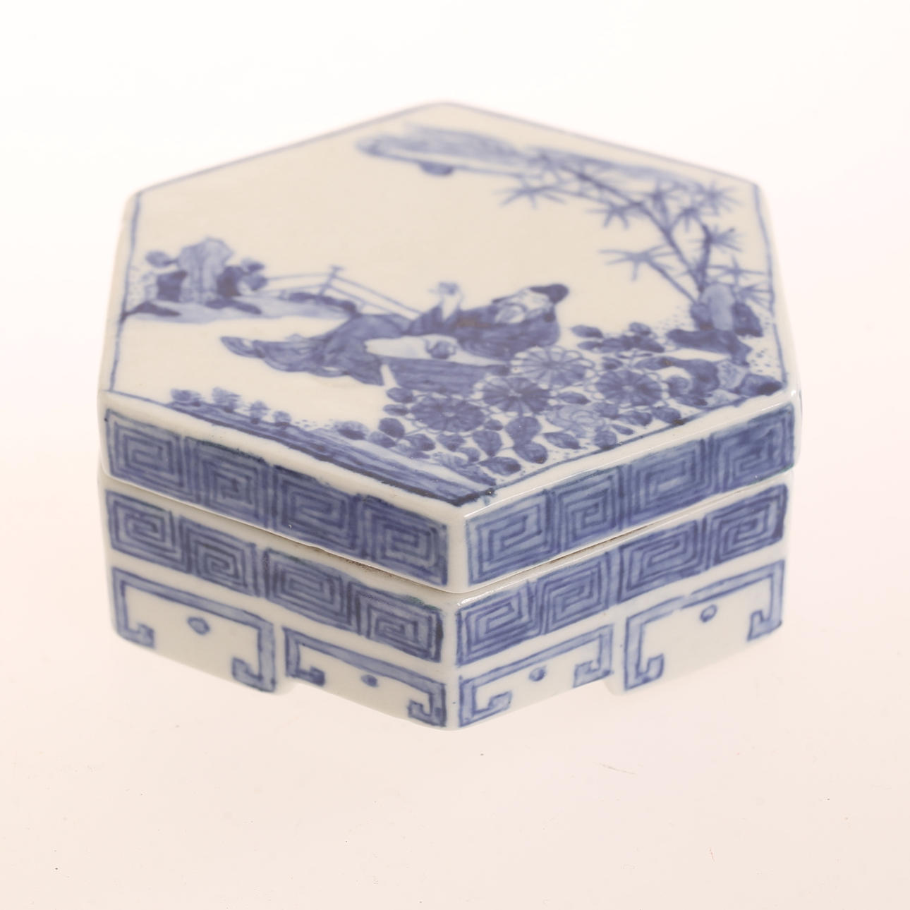 ASK med lock, porslin, Kina.