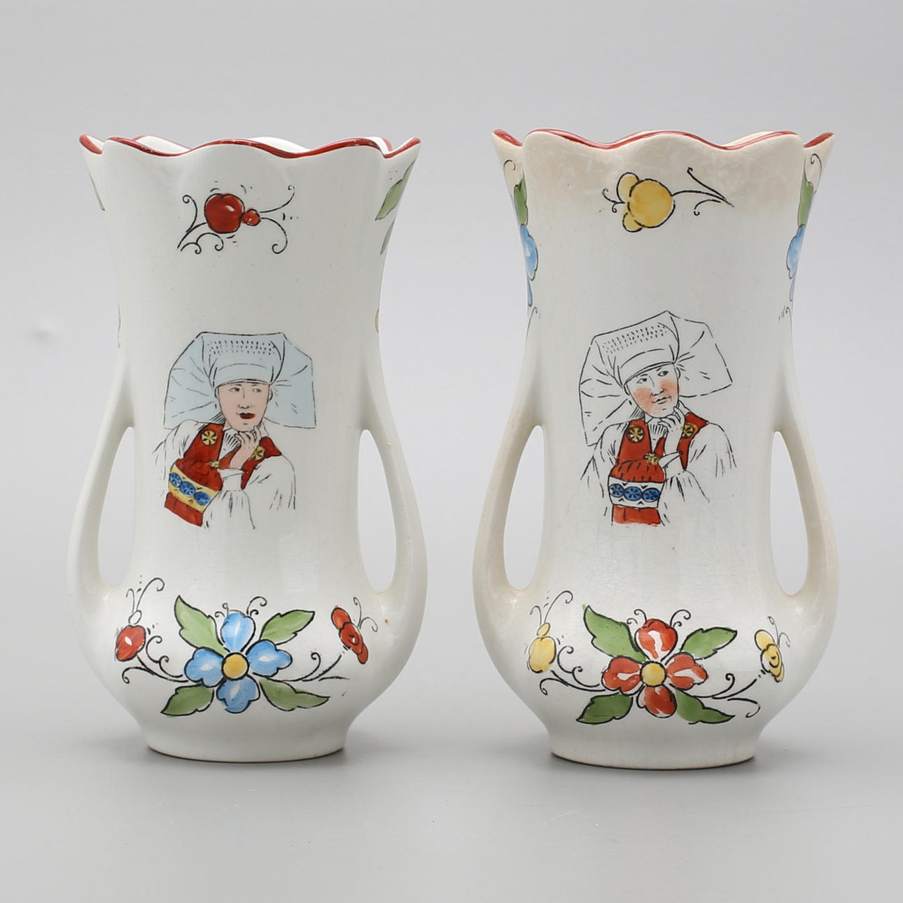 VASER, ett par, porslin, "Daldansen", Rörstrand, tidigt 1900-tal.