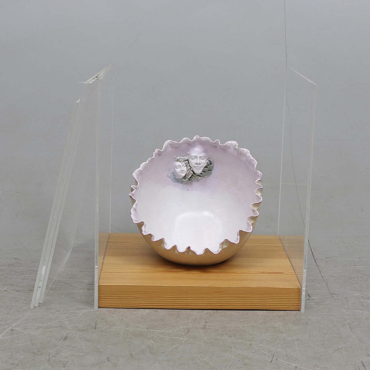 LASSE FRISK. Skulptur, keramik, signerad.