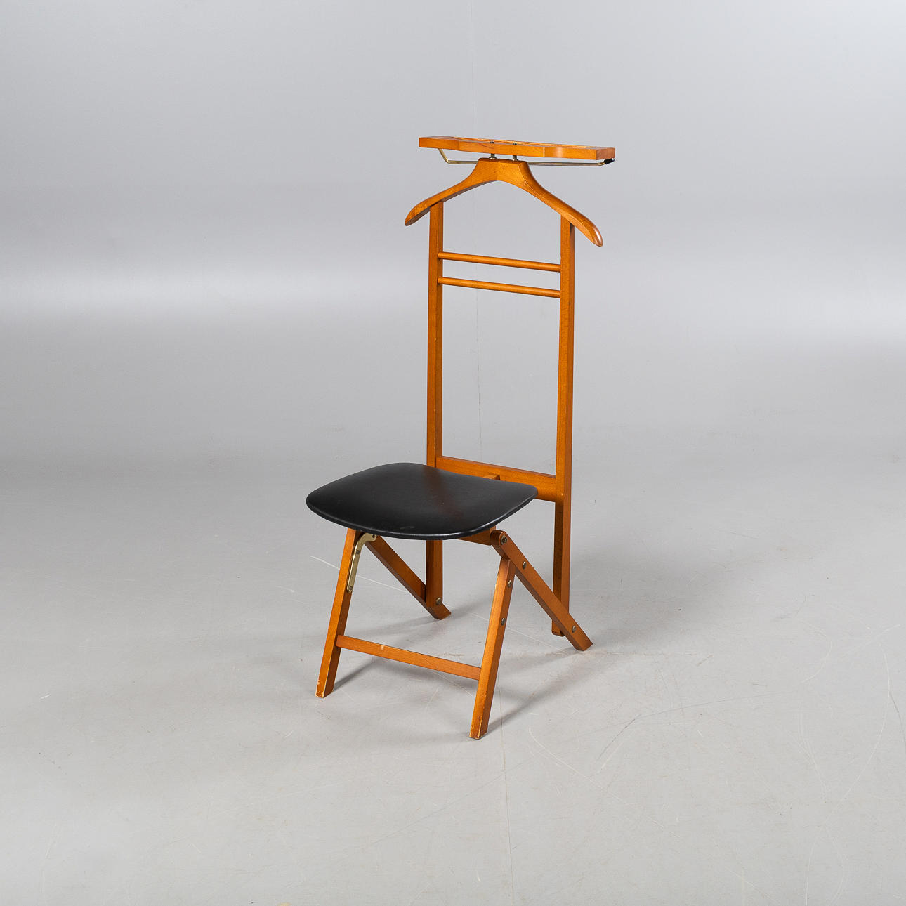 MEN'S VALET WITH CHAIR, book.