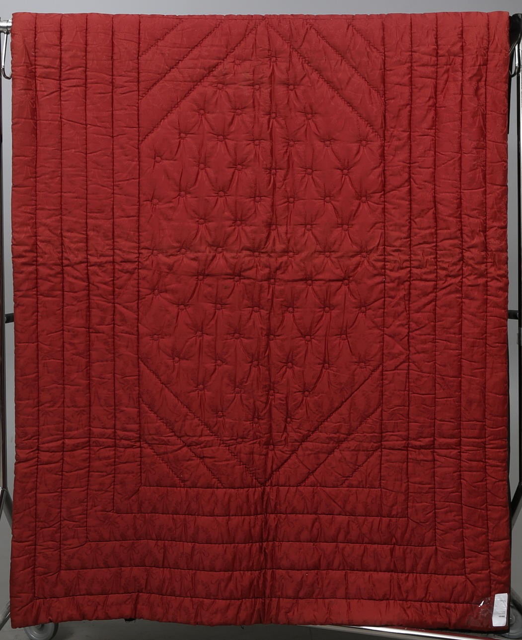 TÄCKEN, ett par, siden, ca. 199x137 cm.