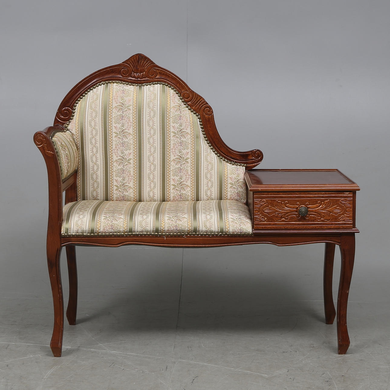 HALLBÄNK med LÅDA, rokokostil, 1900-talets andra hälft.