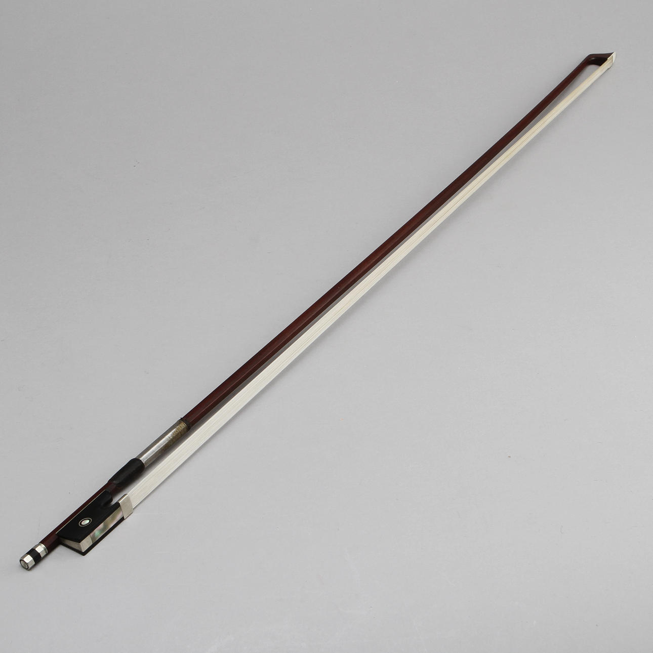 VIOLINSTRÅKE, signerad G. Rudi Steinel.