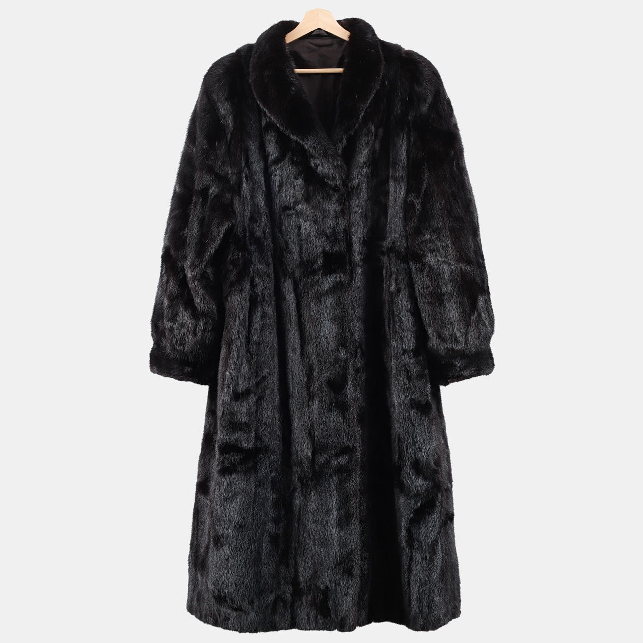 ABRIGO DE PIEL, Saga Mink.