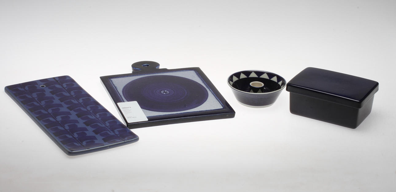 SMÖRASK, BRICKOR samt LJUSSTAKE, Rörstrand, Gustavsberg och Gefle, 4 delar.