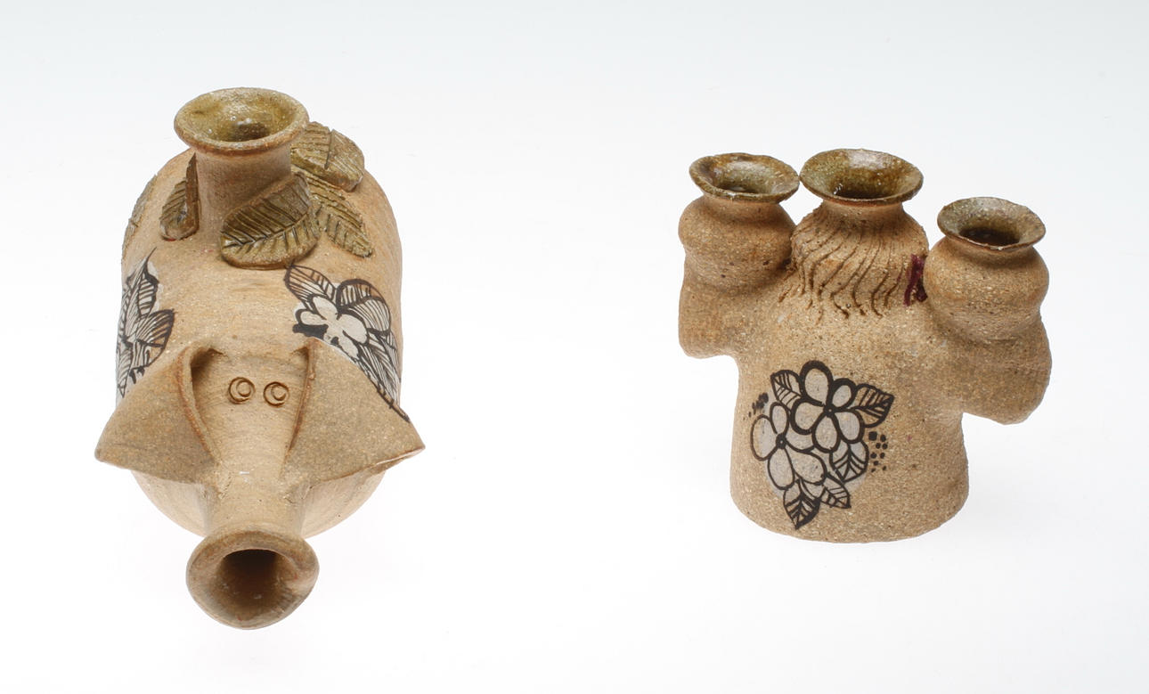 ANNI. LJUSSTAKAR, 2 st, keramik Amie Stålkrantz, Linköping, signerade.