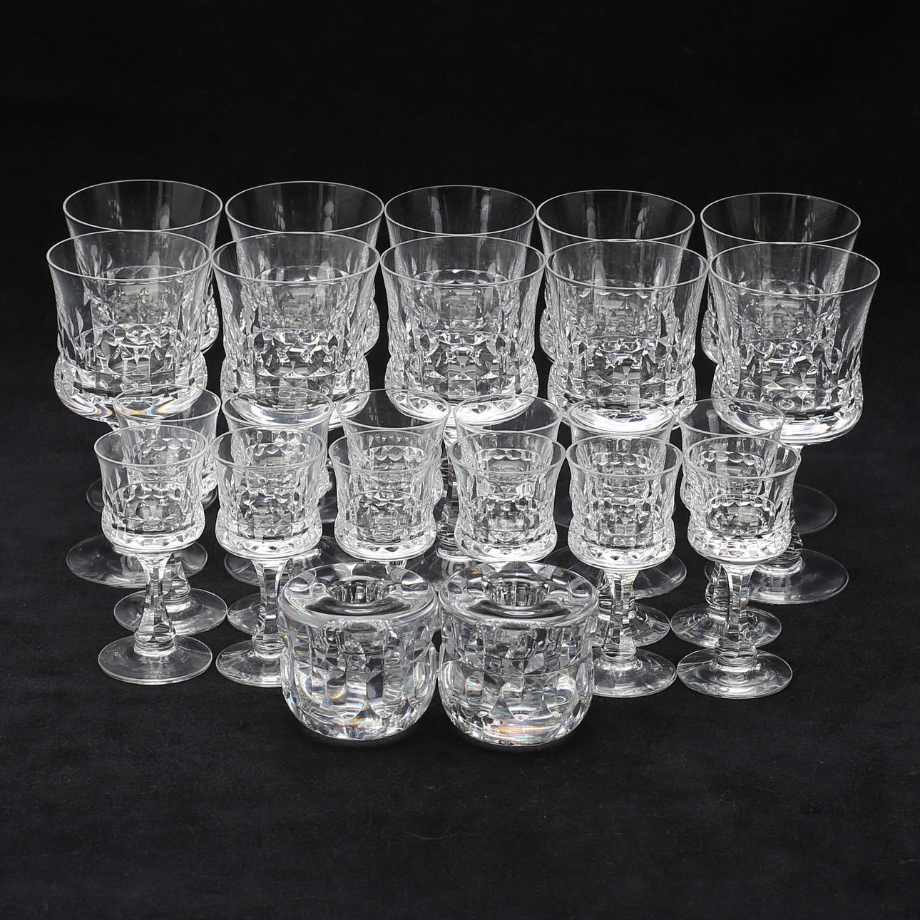 GLAS, 24 delar, "Prince", Göran Wärff, Kosta.