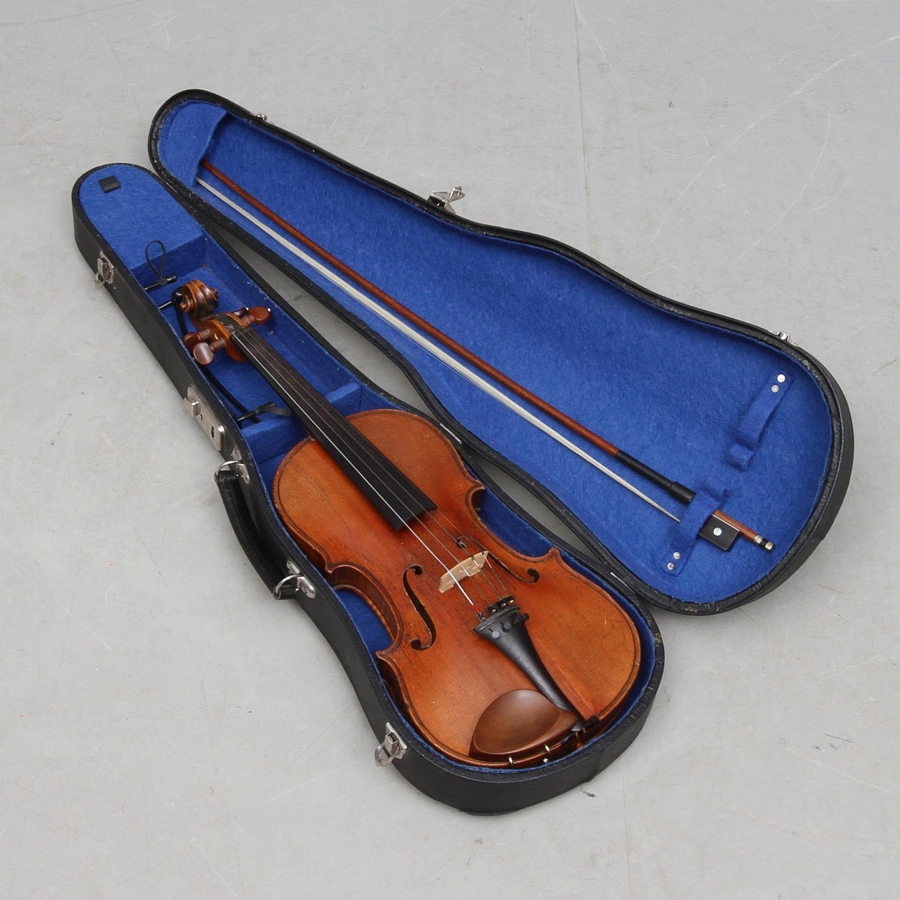 FIOL, med stråke, kopia efter Stradivarius, 1900-talets första hälft.