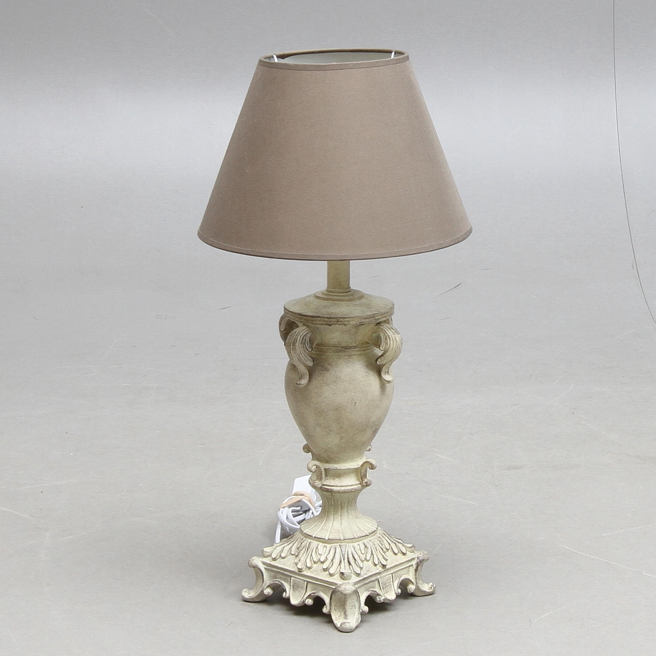 BORDSLAMPA, modern tillverkning.