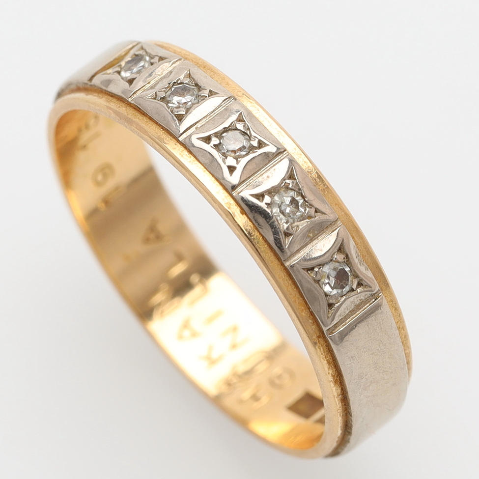 RING, 18K guld, diamanter, vikt 2,9 gram.