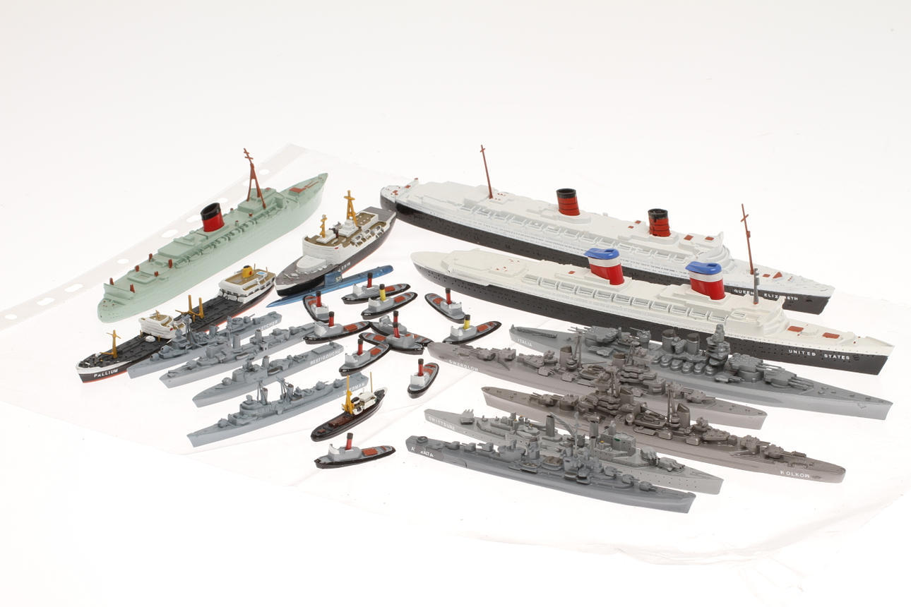 FARTYGSMODELLER HANSA, WIKING och TRIANG cirka 25 delar.