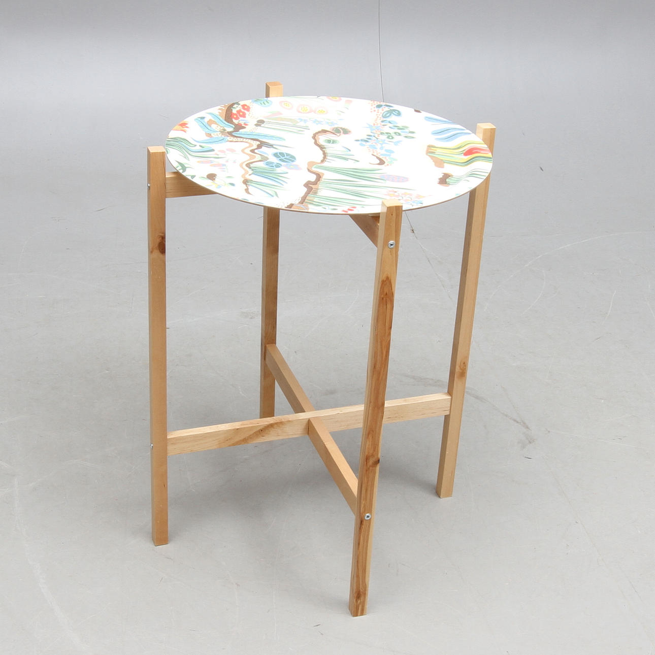 BRICKBORD, med bricka från firma Svenskt tenn, underrede design Anika Reuterswärd,Fogia.