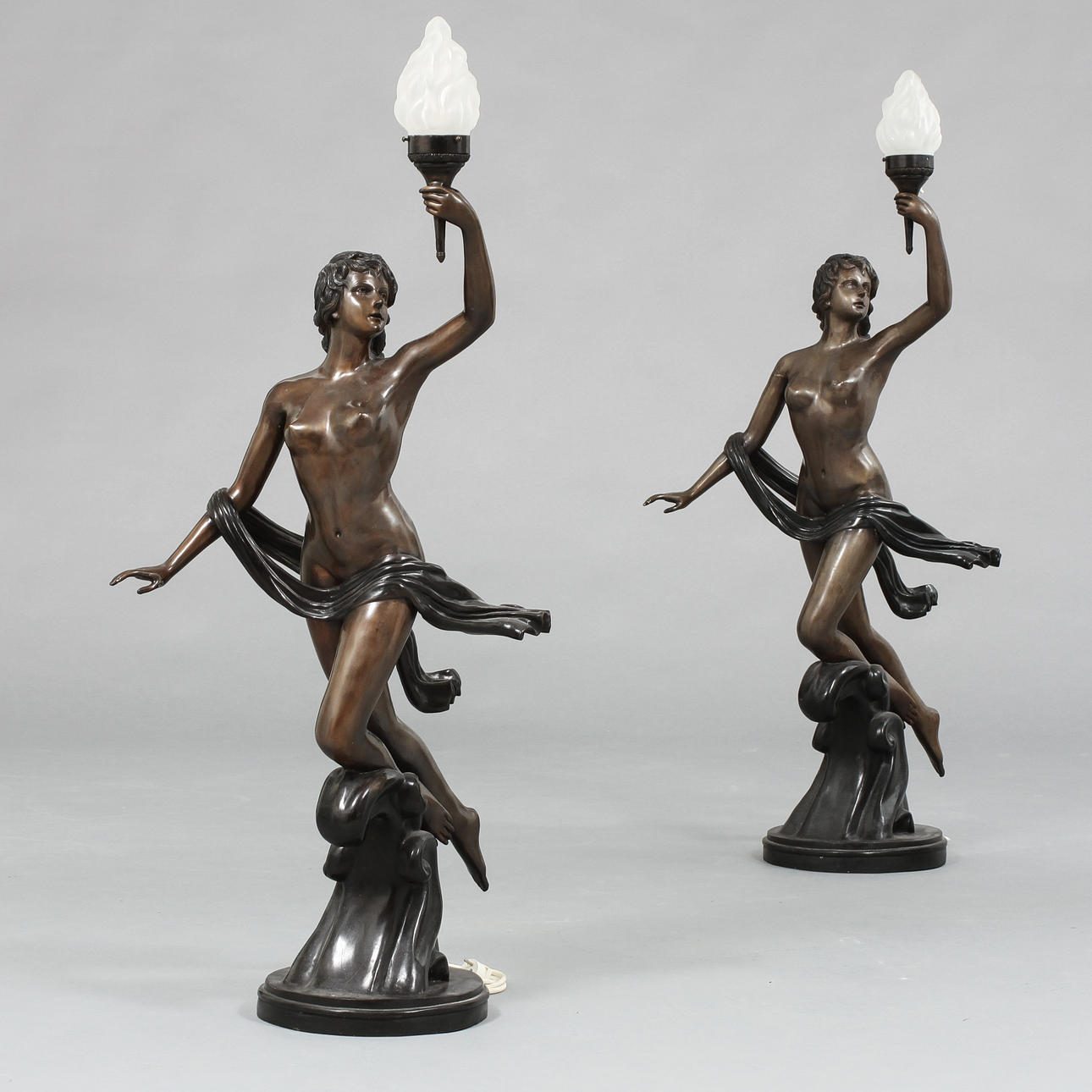 GOLVARMATURER, 2 st skulpturer, 1900-tal.