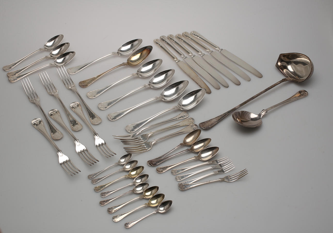 Bestickdelar, gammal fransk modell, 40 delar, nysilver.