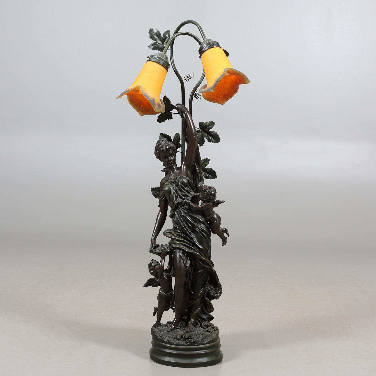 TABLE LAMP, Art Nouveau style. Baroness Design. 20th century.