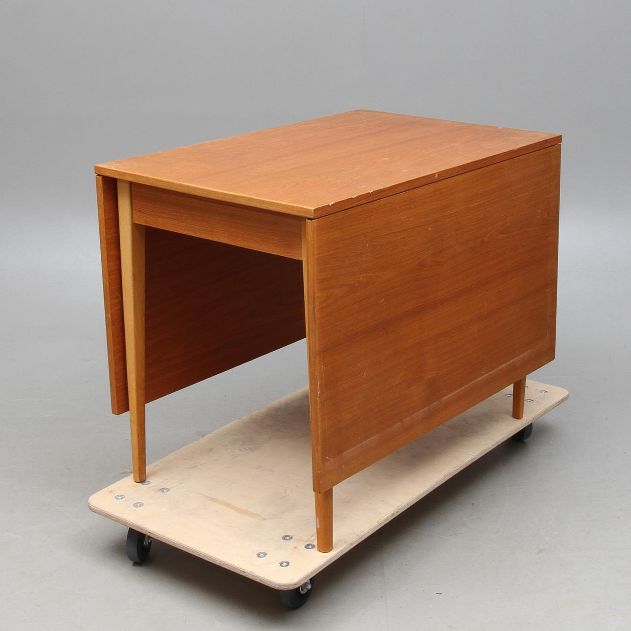 SLAGBORD, teak, 1900-talets andra hälft.