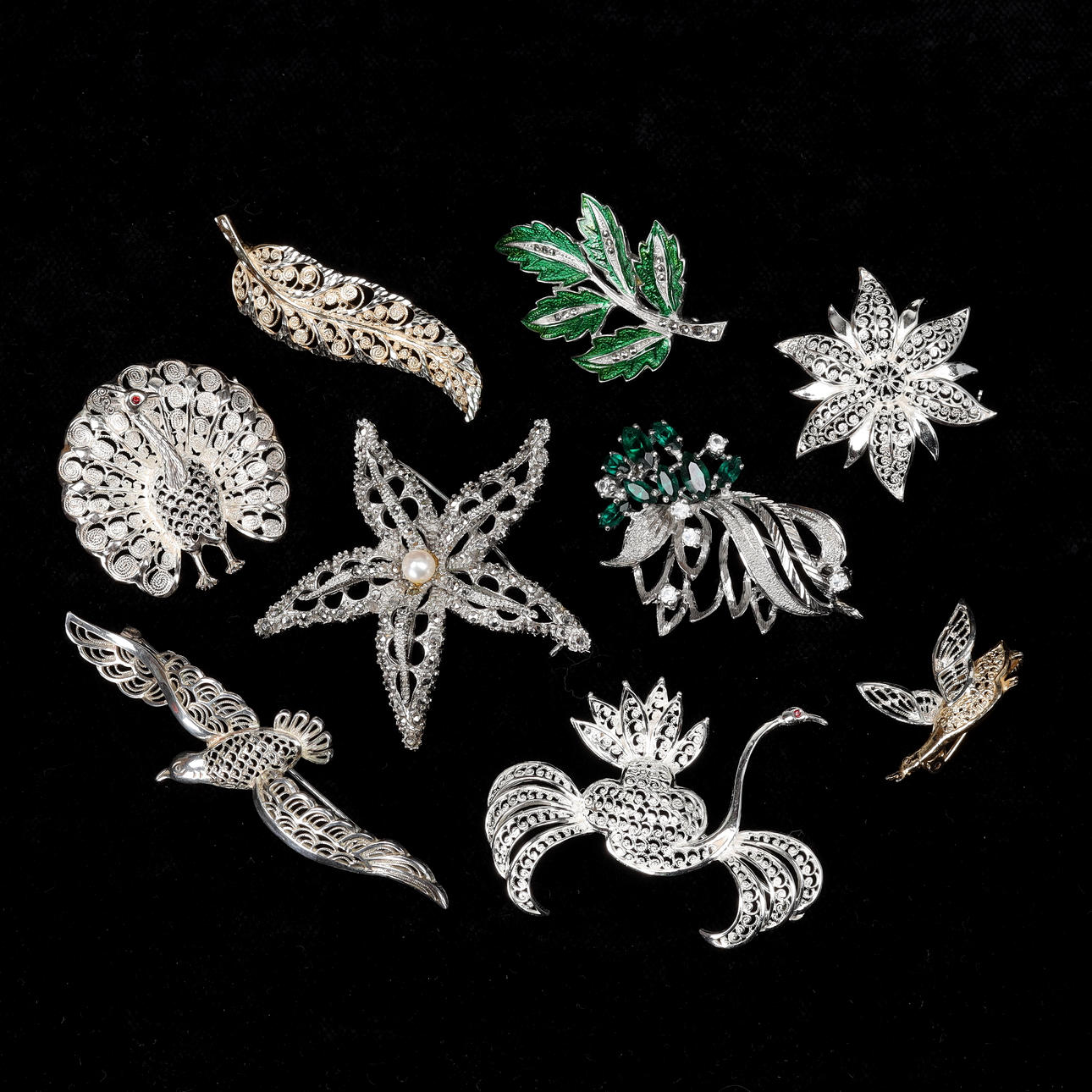 Brocher, 9 stk, fugle og blomster, sølv.