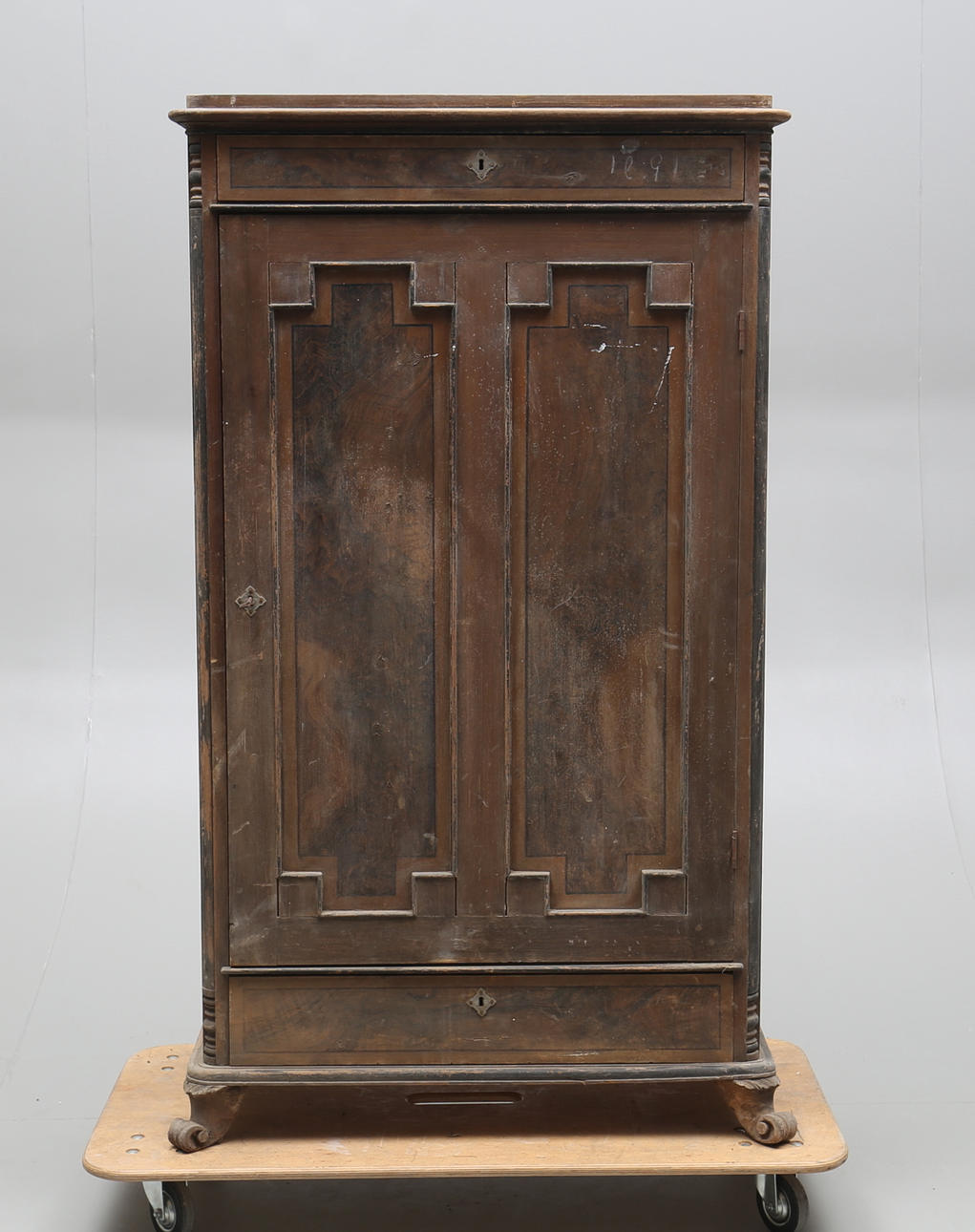 KLÄDSKÅP, nyrenässans, 1800-talets slut.