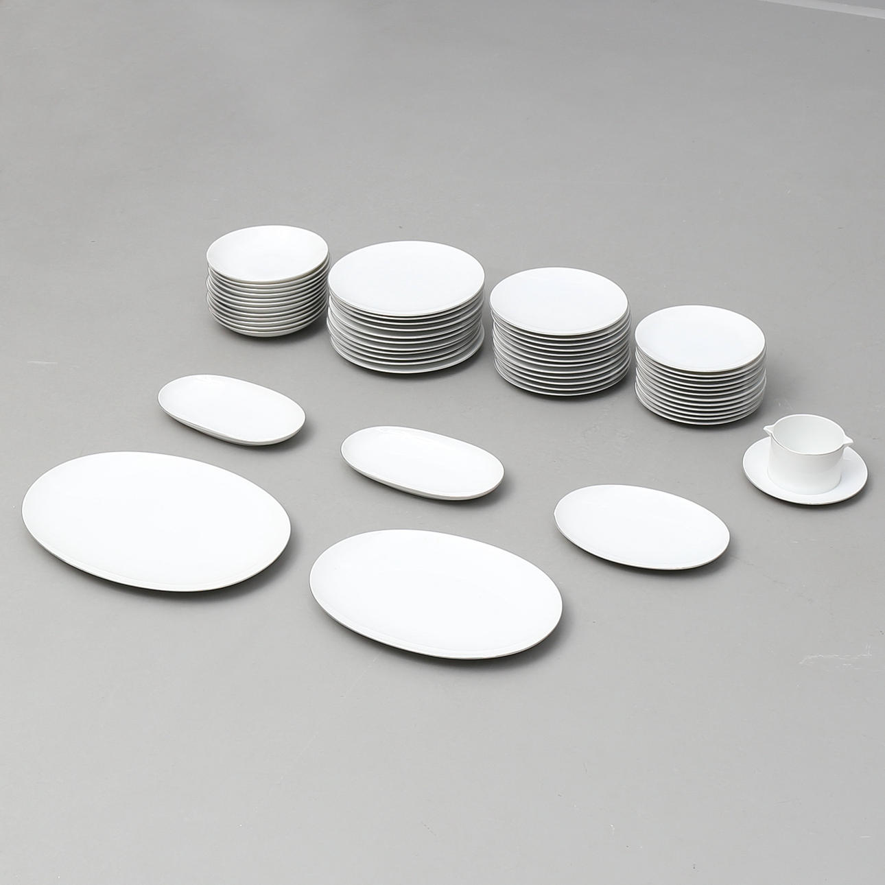 SERVISDELAR i porslin 53 delar. Thomas, Tyskland.