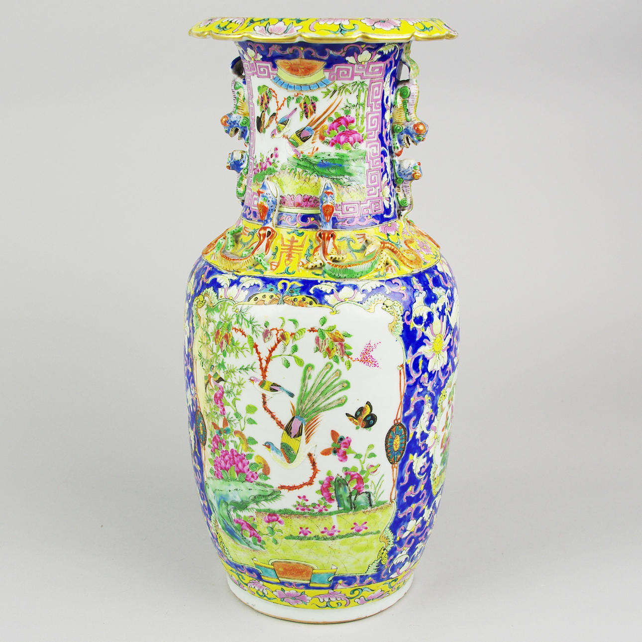 VAS, porslin, famille rose, Kina, 1900-tal.