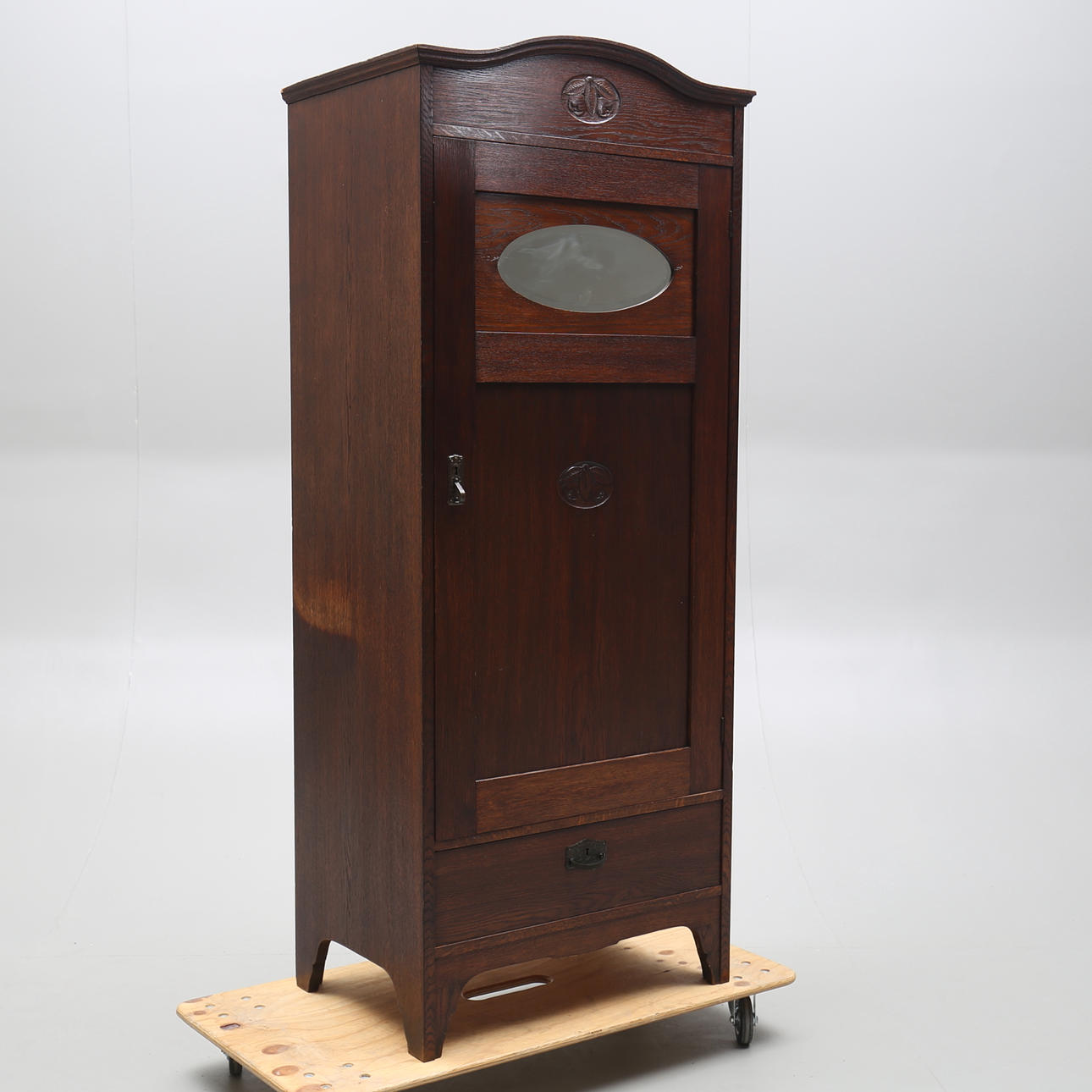 KLÄDSKÅP, jugend, 1920-tal.