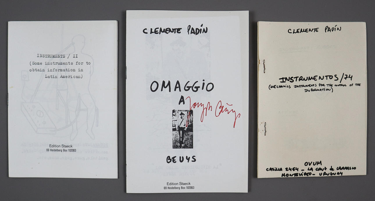 PADIN, CLEMENTE -. Cardboard with 3 booklets, 1974, Edition Staeck, Heidelberg, edition of 100 copies.
